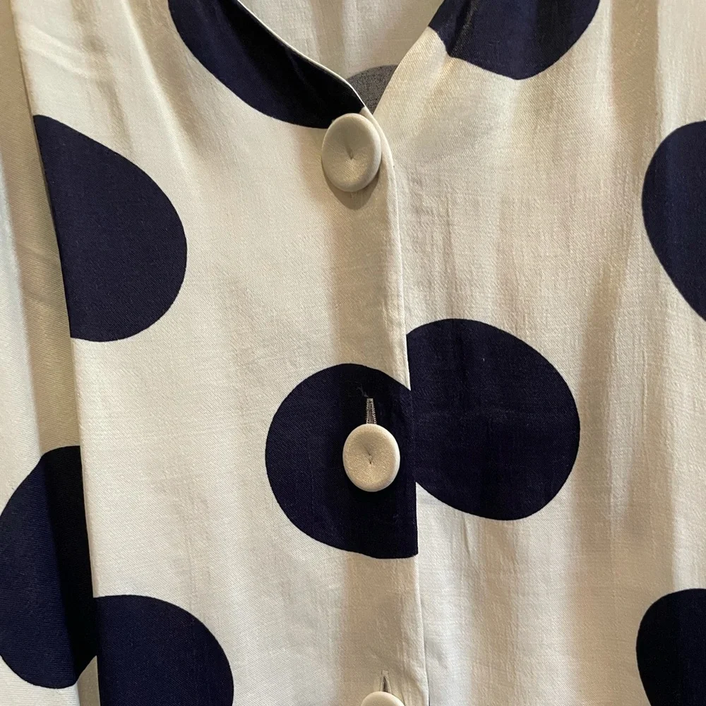 Cream Zara blouse w black polka dots. Size medium in viscose fabric. Worn once - Picture 4 of 4
